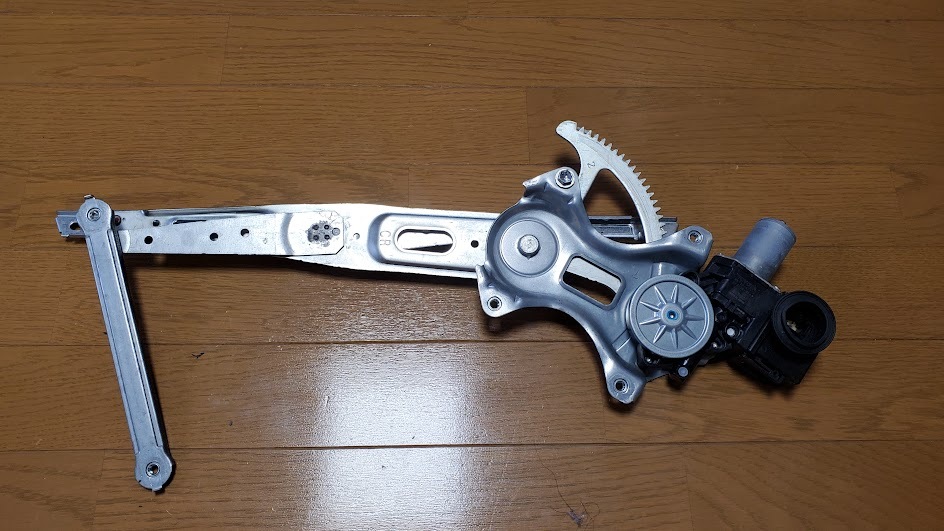 プリウスα 40 純正 左側リア L側 ドア パワーウインド レギュレーター