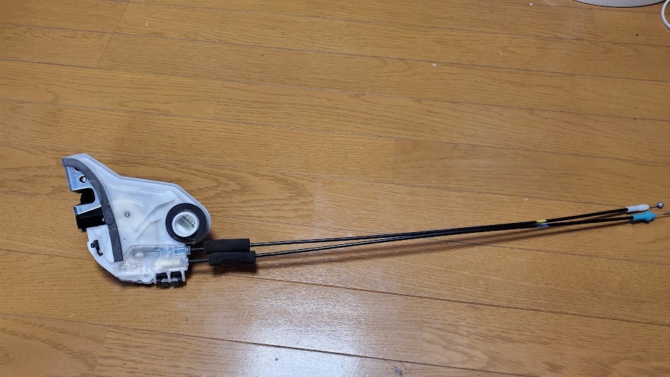 プリウスα 40 純正 左側リア L側 ドア ドアロック アクチュエーター ソレノイド