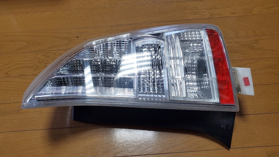 プリウス 30 純正 テールランプ 運転席側 R側 右側 47-37 前期