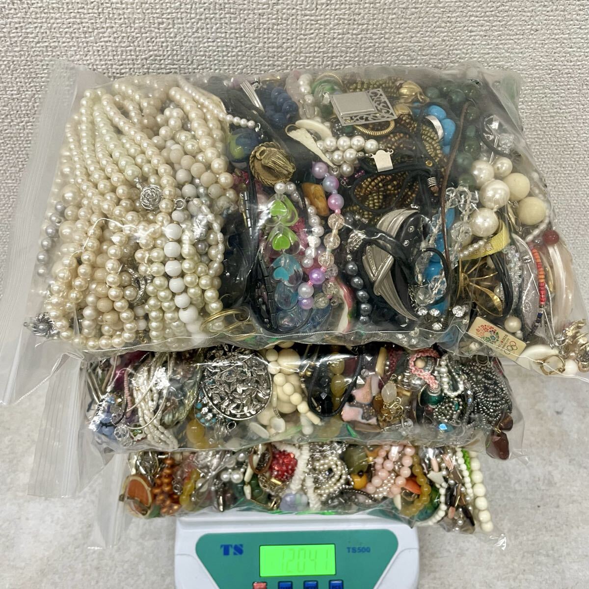 1円スタート（約12kg）イミテーションアクセサリー シルバー ゴールド まとめ売り 大量セット ネックレス リング ブローチ イヤリング