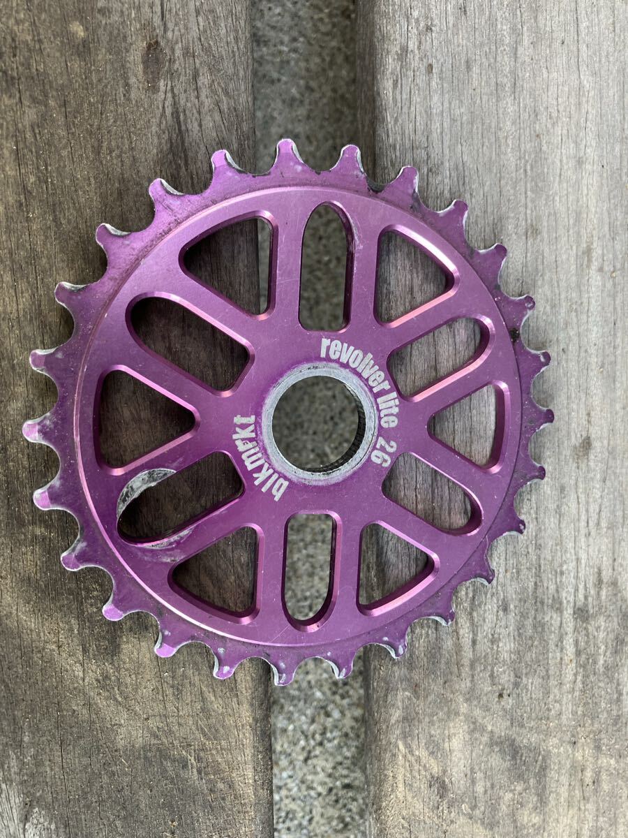 Blkmrkt Revolver Lite 26T チェーンリング パープル BMX
