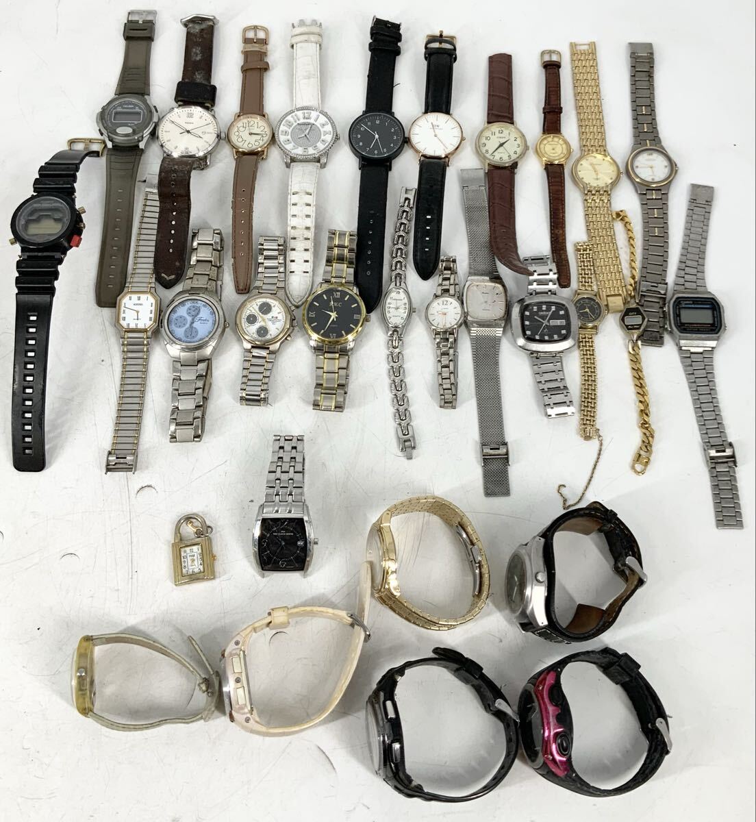 【26】ブランド腕時計28本まとめ出品　ジャンク品　現状品　ORIENT CASIO Baby-G AUREOLE FOSSIL DW VALENTINO swatch等 アナログ クォーツ