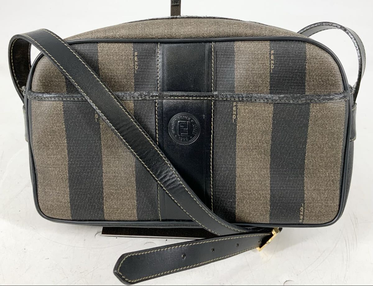 【15】ショルダーバッグ　斜めがけカバン　フェンディ　FENDI　ぺカン柄　オールド　レディース　ストライプ　ブラウン　ロゴ金具　中古