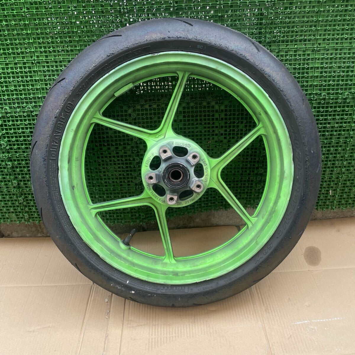 zx-10r c型 2004 フロントホイール スーパーコルサ v2 (かな?) sc1 カワサキ 120/70 17