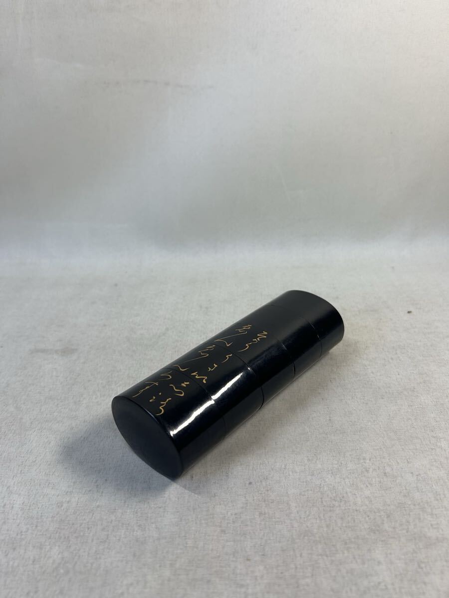 印籠　薬入れ？　薬味入　香合？　用途不明　和歌　漆芸　漆器