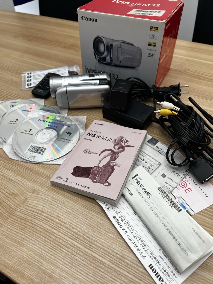 【美品】デジタルビデオカメラ Canon iVIS HF M32 ビデオカメラ キャノン シルバー