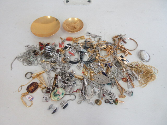 e028★タイピン　カフス　その他　メッキアクセサリー　約1000グラム　ジャンク品