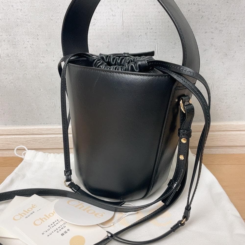 Chloe クロエ センス バケットバッグ 2WAY ショルダーバッグ ハンドバッグ 巾着 ブラック 黒 ロゴ ゴールド金具 保存袋 ギャランティカード