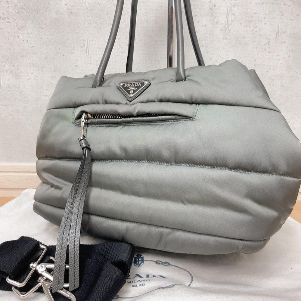PRADA プラダ テスート ボンバー 2WAY トートバッグ ハンドバッグ ショルダーバッグ ナイロン グレー 灰色 三角ロゴ キルティング