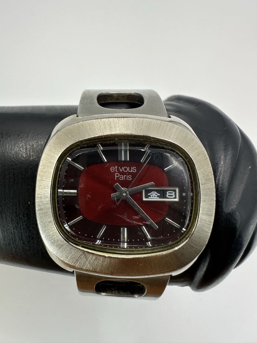 et VOUS V733-5A50 赤　腕時計　エヴー　稼動品