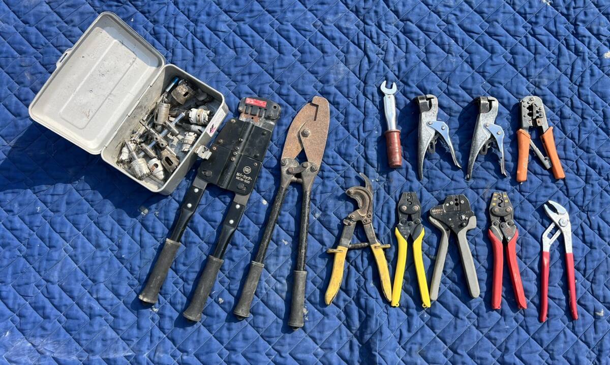 電気屋関連多数出品中！！！【現状中古】電気屋さん 工具 セット ストリッパー　圧着　カッター　等々