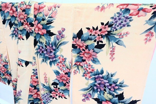 セミアンティーク 小紋 身丈155cm クリーム 枝花 袷 大正ロマン レトロ 正絹 仕立て上がり kimono 着物フィ 21802