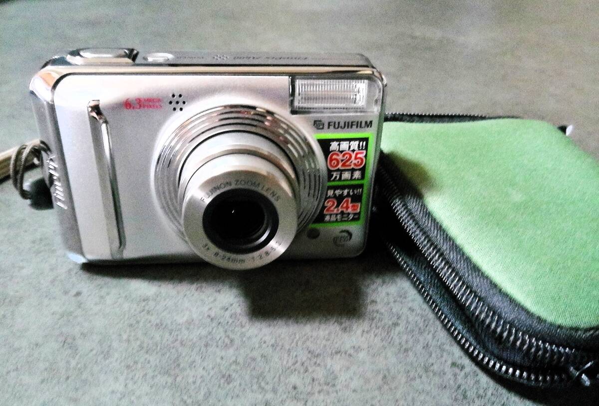フジフイルムFinepix A600 アルカリ単三電池2本で作動します。　クッションポーチ付き　作動確認済