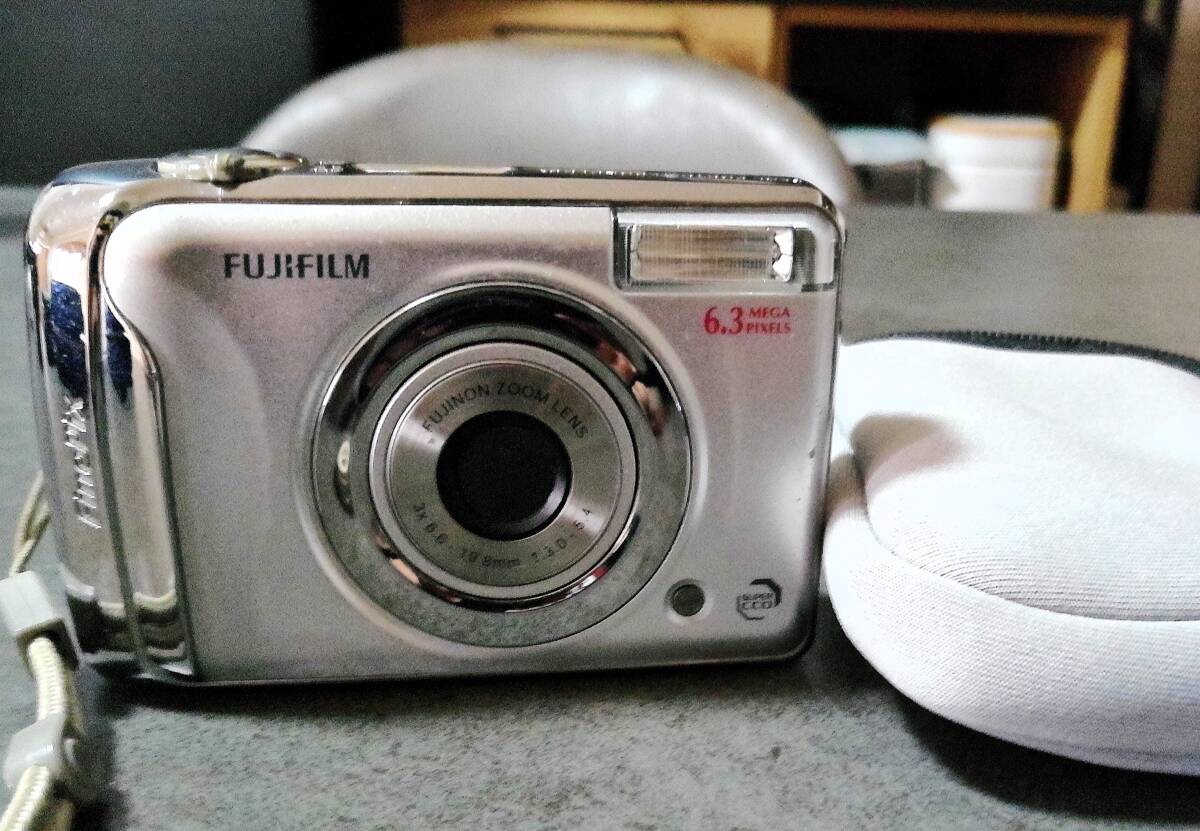 富士フイルムFinepix A610 コンパクトデジタルカメラ　アルカリ単三電池2個で作動　動作確認済、