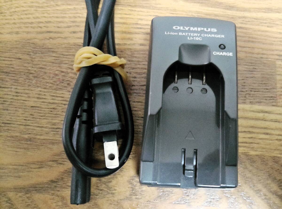 オリンパスLI-10C充電器、バッテリーチヤージャー　