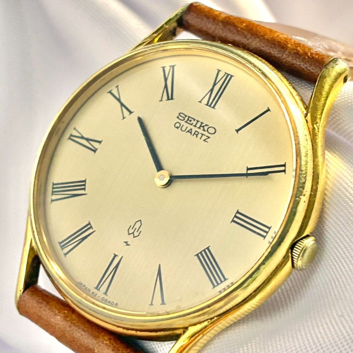 【稼働 電池交換済】 セイコー SEIKO シャリオ クォーツ QZ 2針 43-0091 ローマン シャンパンゴールド文字盤