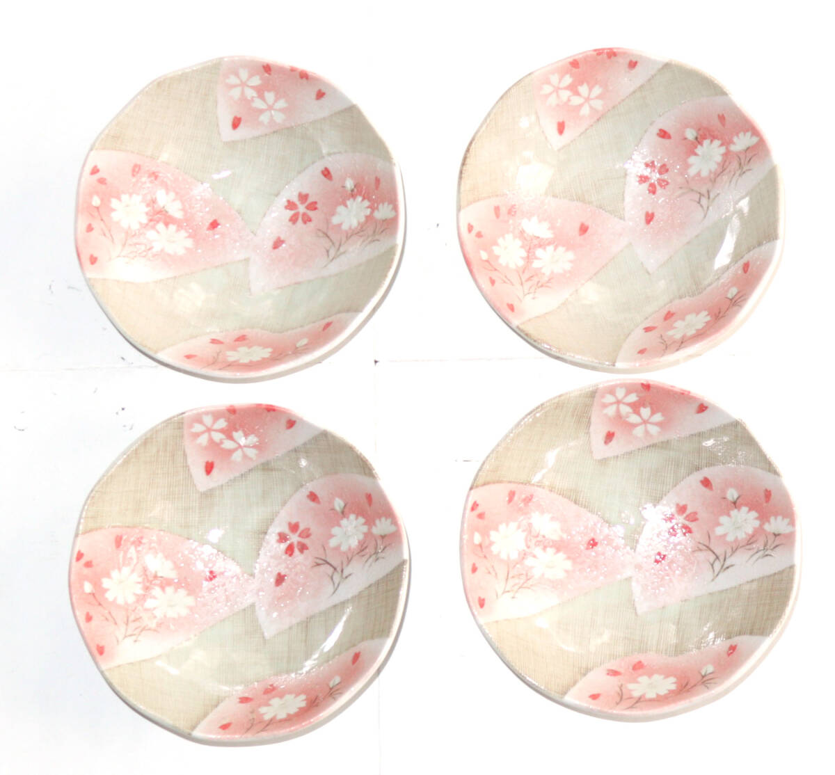 【新品未使用】　市田ひろみ ★　小皿　★　4枚セット　★　扇皿　★　銘々皿　★　φ14.5×4.5　★　取り皿　桜柄　美濃焼　★　元箱付き