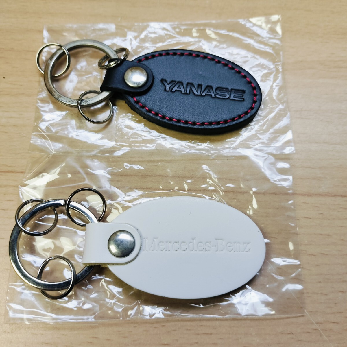 ★YANASE　Mercedes-Benz　キーリング　 キーホルダー　 白　 黒　ノベルティ★