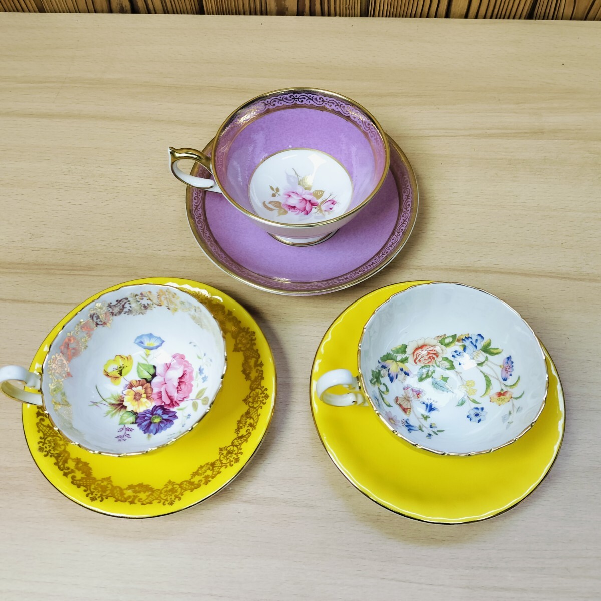 ★ AYNSLEY　 エインズレイ　ピンクローズ　イエロー＆フローラル柄　　 コテージガーデン　カップ＆ソーサー　まとめて3点★