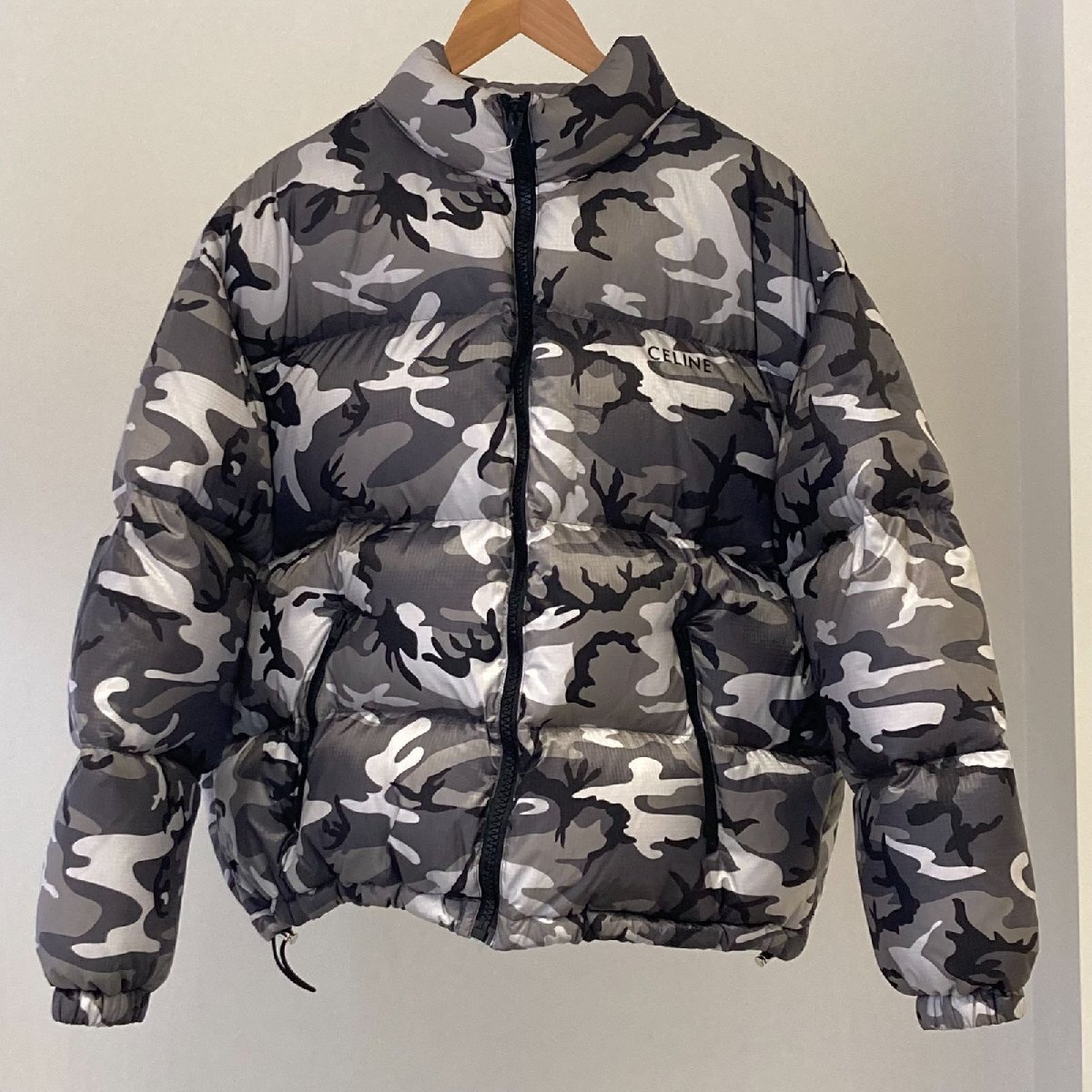 CELINE(セリーヌ)　22AW　カモフラ総柄　ダウンジャケット　2W771153Q　サイズ50　グレー