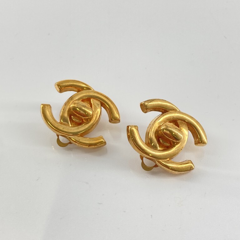 CHANEL　ココマーク イヤリング