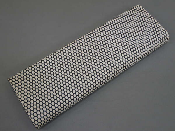 A42-15【凛々】即決 新古品 本染 ゆかた反物 白 亀甲 未仕立て品