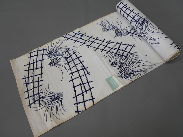 A36-9【凛々】即決 新古品 本染 ゆかた反物 白 竹垣 植物 未仕立て品