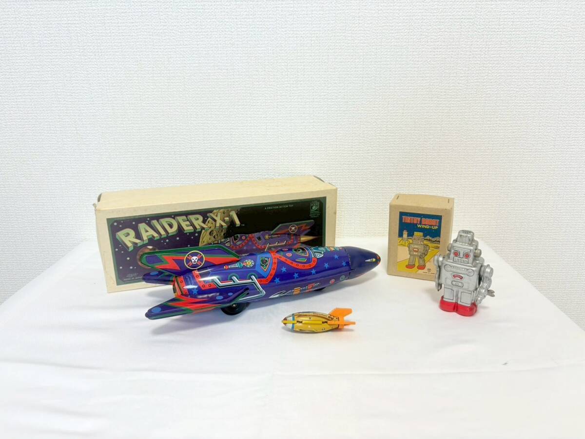 D8226*0.1　ブリキ　おもちゃ　ROKET11/TINTOY ROBOT WIND-UP/RAIDER X-1　おまとめ3点　箱付きあり　コレクション　