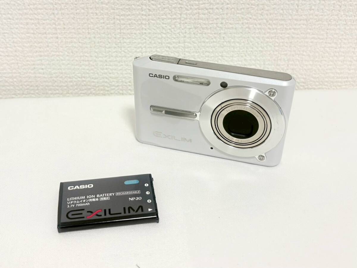 D8258*0.5　CASIO　カシオ　EXILIM　EX- S500　コンパクトデジタルカメラ　3x OPTICAL ZOOM　6.2-18.6mm　シルバーカラー　バッテリー付き