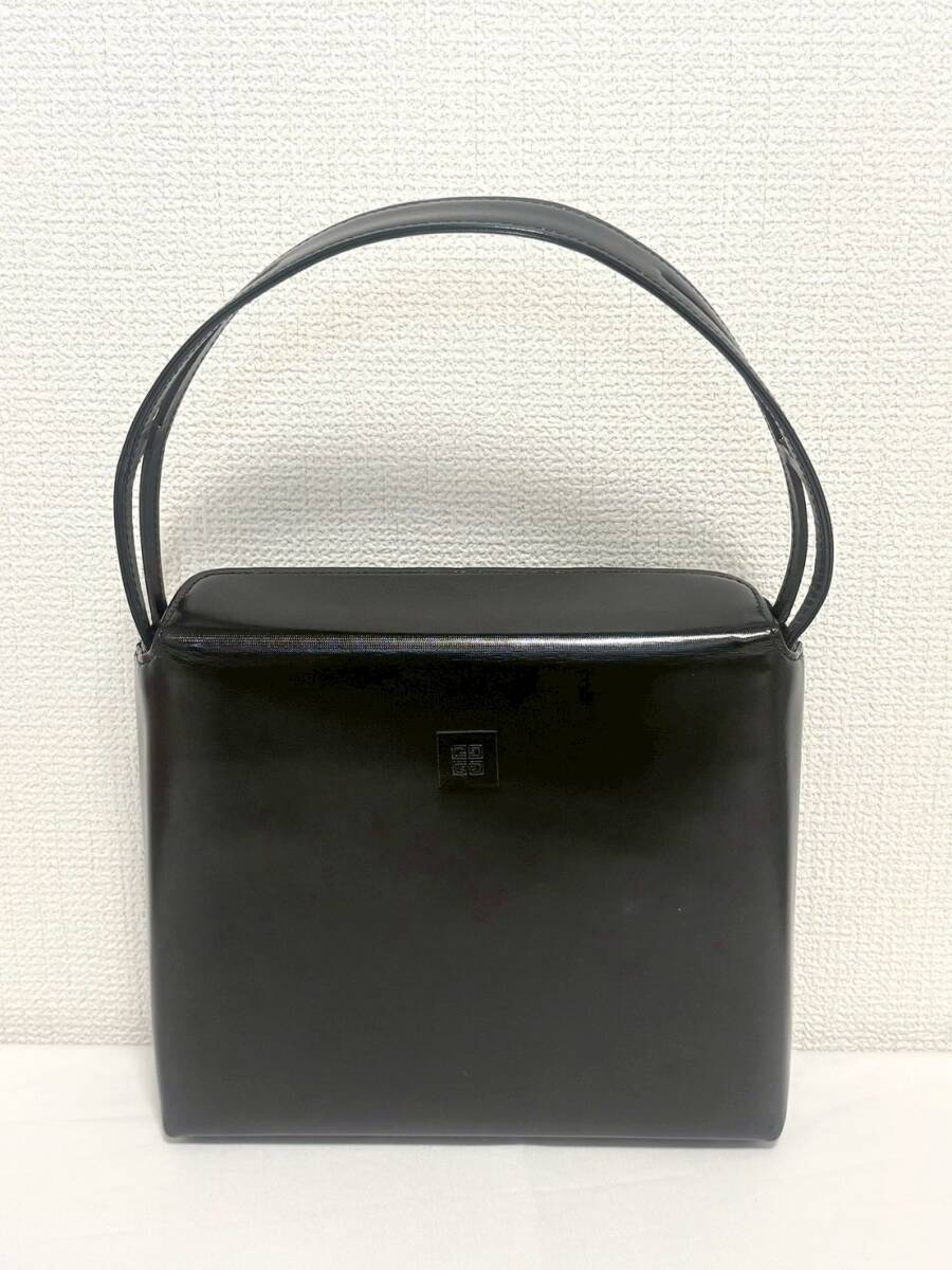 D8260*1　GIVENCHY　ジバンシィ　レザー　マグネット開閉式　ブラック　黒　ハンドバッグ　鞄