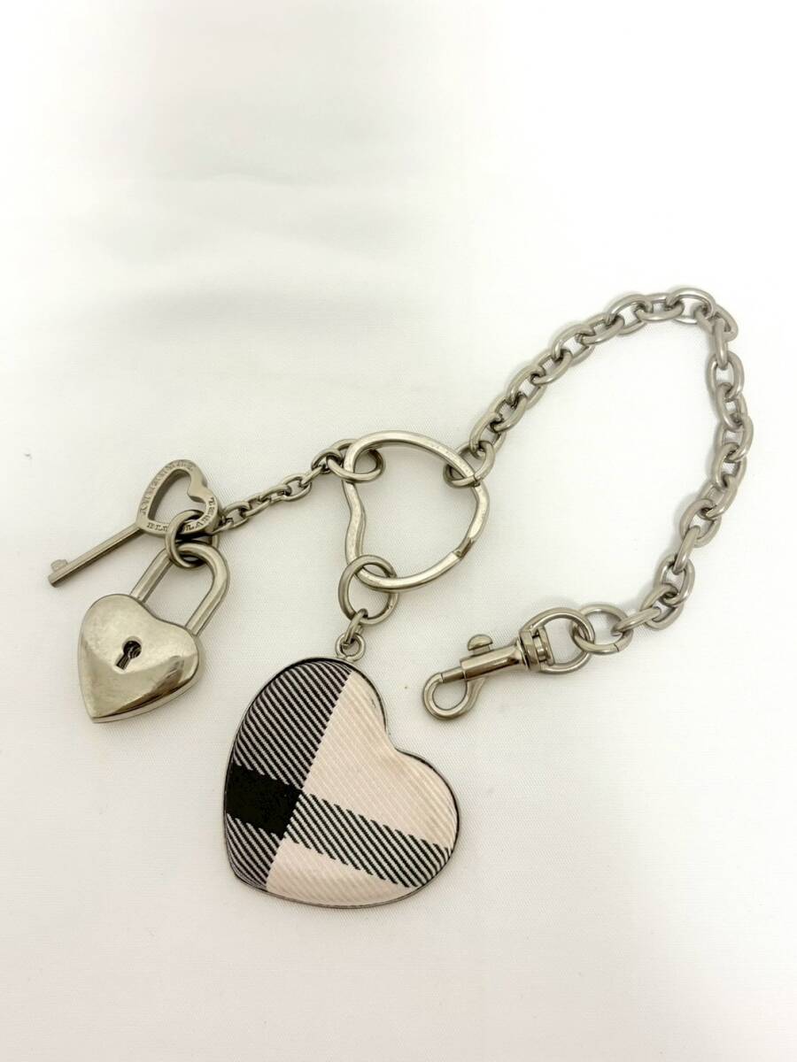 D8261*0.3　BURBERRY　バーバリー　ブルーレーベル　ハート　チャーム　バッグチャーム　アイボリー×ブラック　