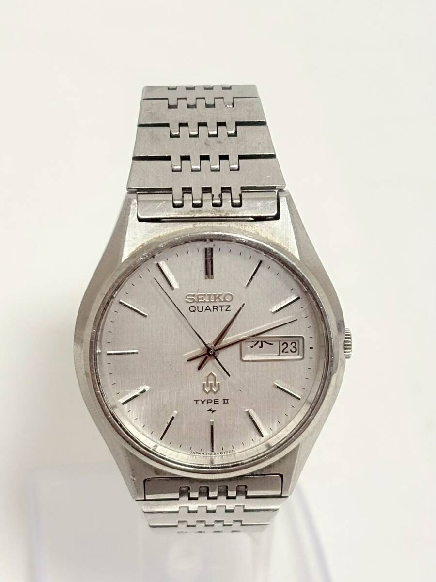 D8262*0.5　SEIKO　セイコー　TYPE II　タイプ2　腕時計　7123-8110　クォーツ　デイデイト　シルバー文字盤　3針　メンズ