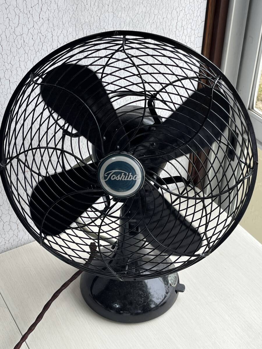 【M272】東芝 ブラック 羽根4枚 ELECTRIC 通電OK 動作品 昭和レトロ 扇風機 中古 ジャンク品扱い