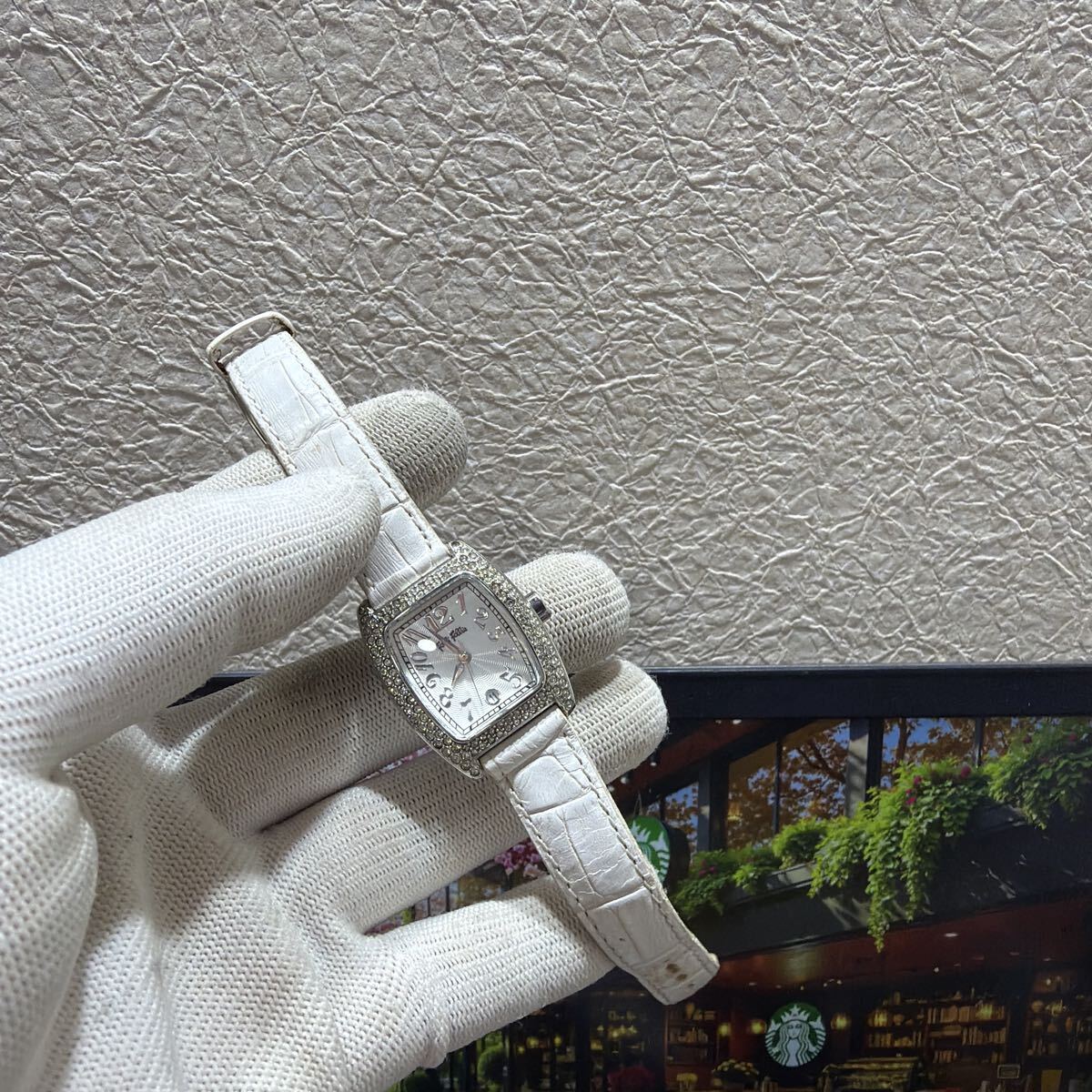 フォリフォリ　ストーン腕時計箱付き　レトロ腕時計　 稼働品