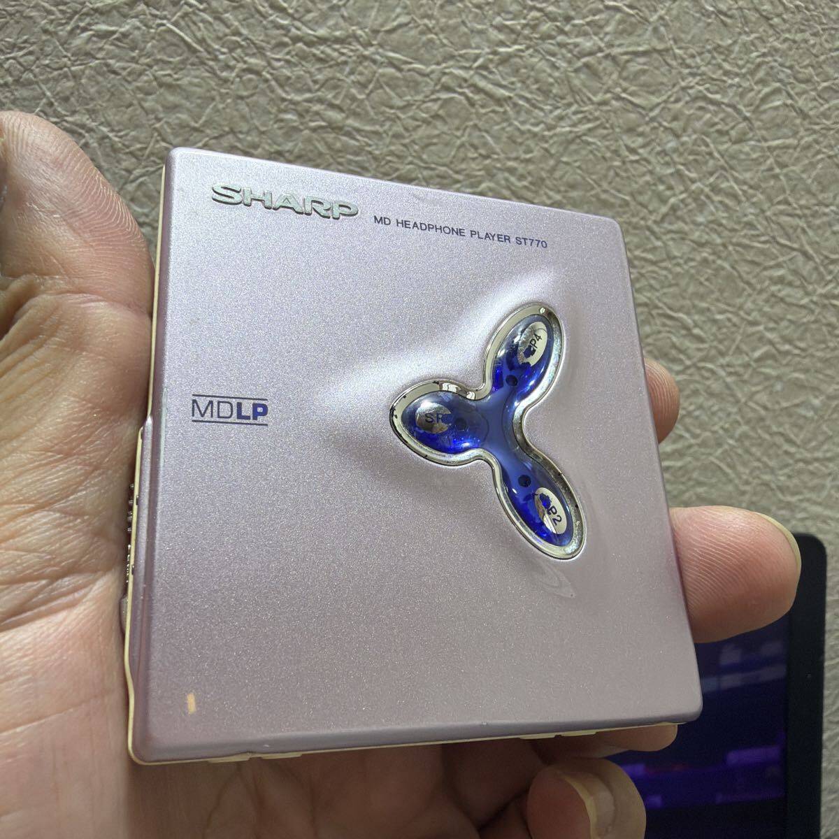 SHARP ポータブルMDプレーヤー MD-ST770 電池付き　動作品