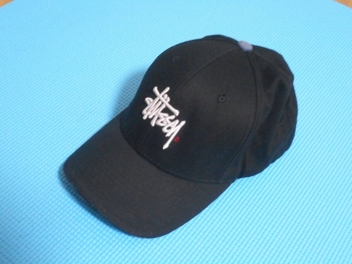 未使用 ステューシー キャップ　黒　無地　刺繍　ツバにもロゴ有り　S－Mサイズ　約57cm位　STUSSY　CAP　レターパック可　USED