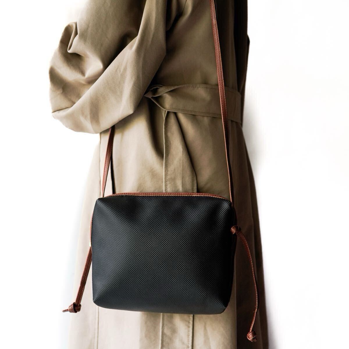 【希少】 BOTTEGA VENETA ボッテガヴェネタ ヴィンテージ PVC クロスボディ ショルダーバッグ ショルダー ポシェット ブラック レディース