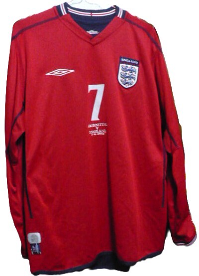 レア物 UMBRO(アンブロ)製2002年日韓W杯VSアルゼンチンマッチデイ刺繍・7BECKHAM(ベッカム)入りイングランド代表(A)長袖ユニフォームM 赤