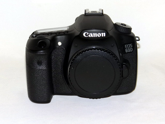 CANON 60D＋バッテリーグリップBG-E9 (CANON zoom rens EF-35-105mm 1:3.5-4.5 、 B6拡大コピー取説）難あり・・１円から