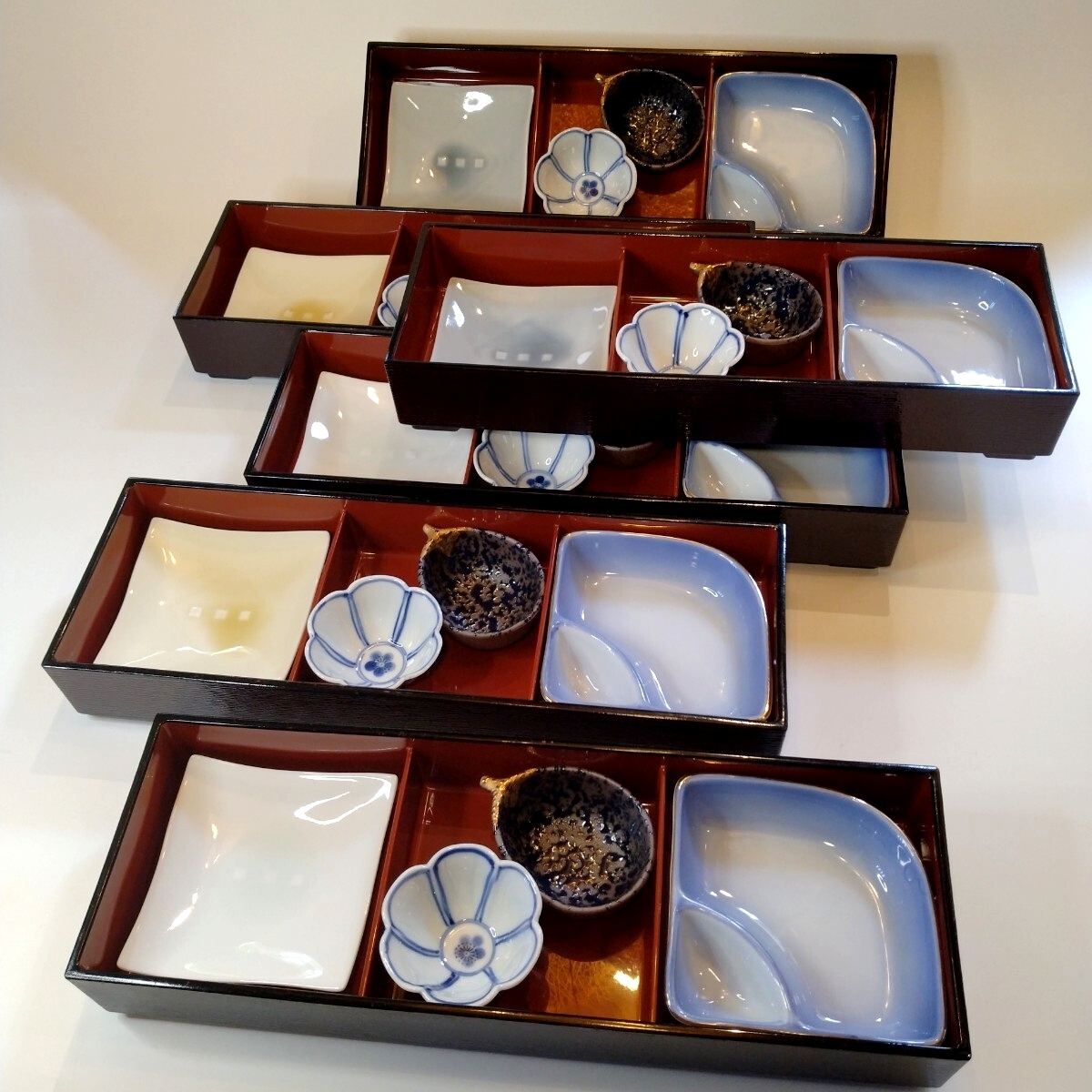 ３マス弁当箱　店舗用＊6組まとめて＊【弁当箱3マス】　金彩小鉢付き　〜弁当箱6点、小鉢(大小)合わせて24点、合計30点セット〜