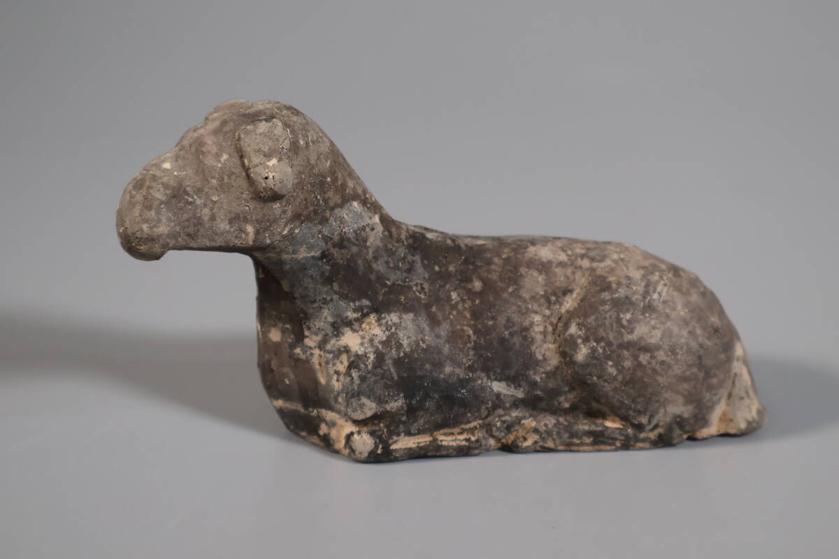 【和】(A4629)　時代古作　唐物古玩　漢　古代黒釉動物人形　置物　羊　牛
