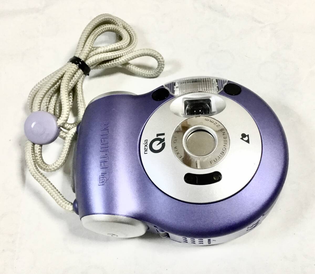 FUJIFILM 「nexia Q1」　【中古品】〈未使用のリチウム電池入〉（専用フィルム用カメラ）