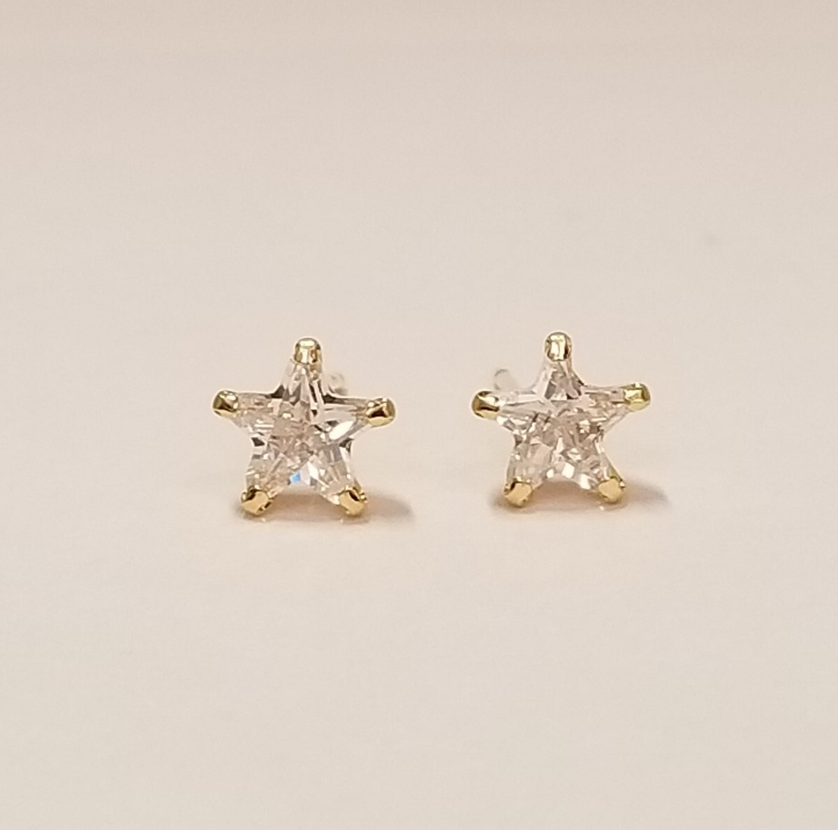 新品☆K18(18金)星形キュービック ピアス