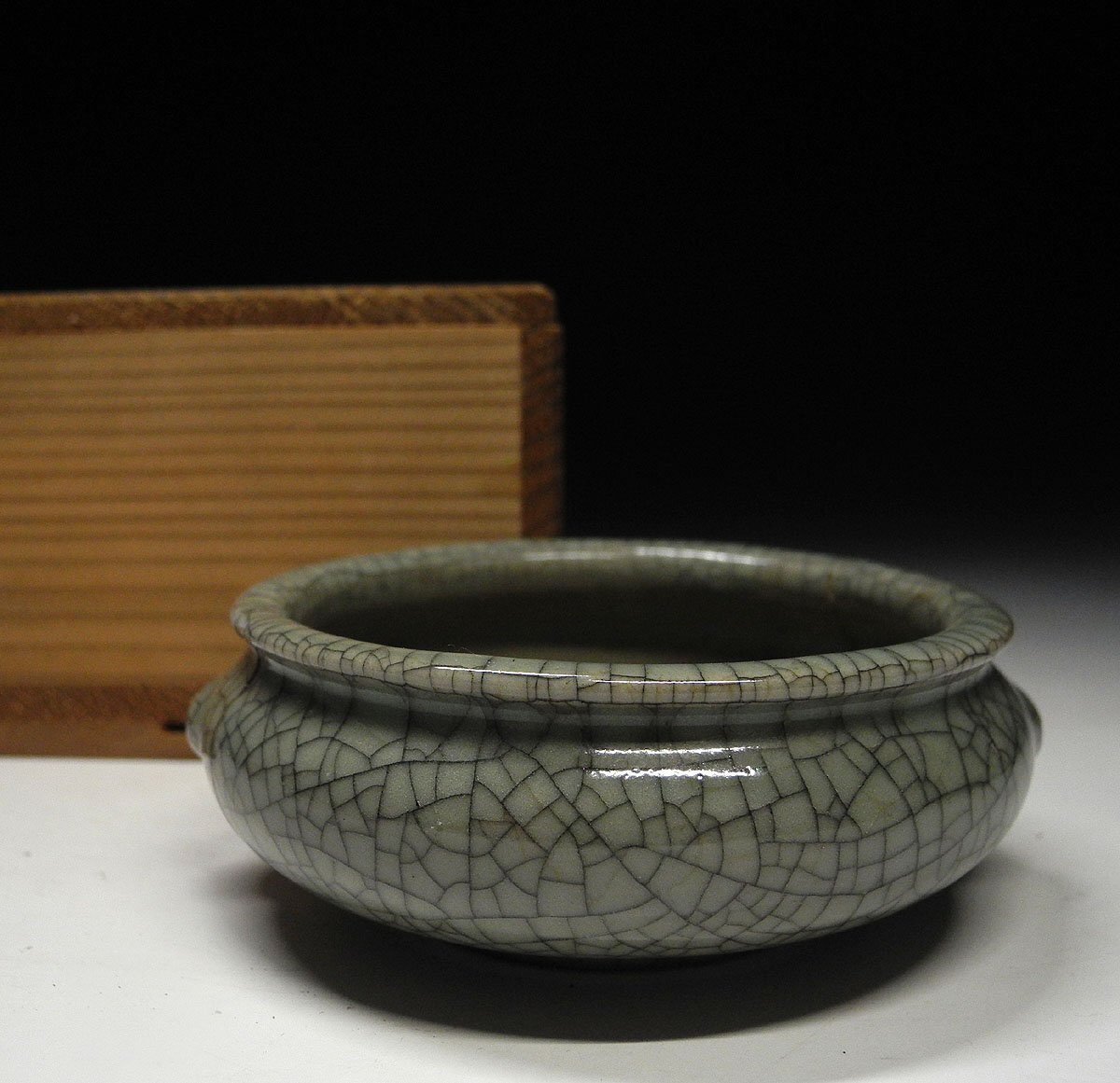 緑屋h■中国古玩　青磁　香炉　双耳　木箱 唐物 時代物　k8/6-095/29-4#60