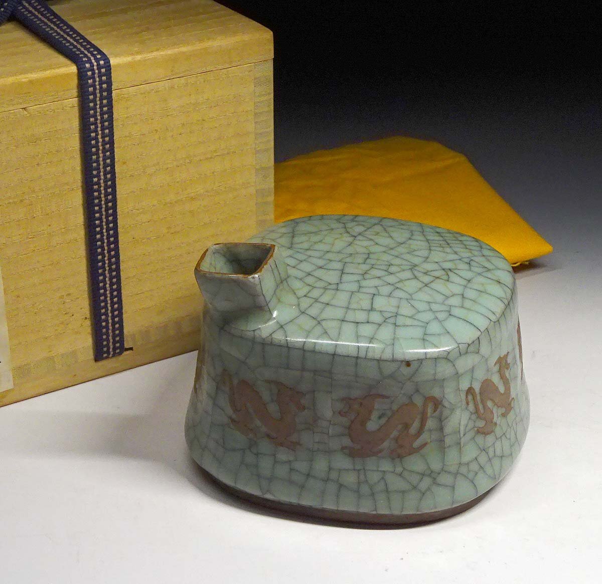 緑屋s■ 中国古玩　青磁　水滴　木箱　哥窯 寧窯 唐物 時代物　i9/6-6056/30-5#60