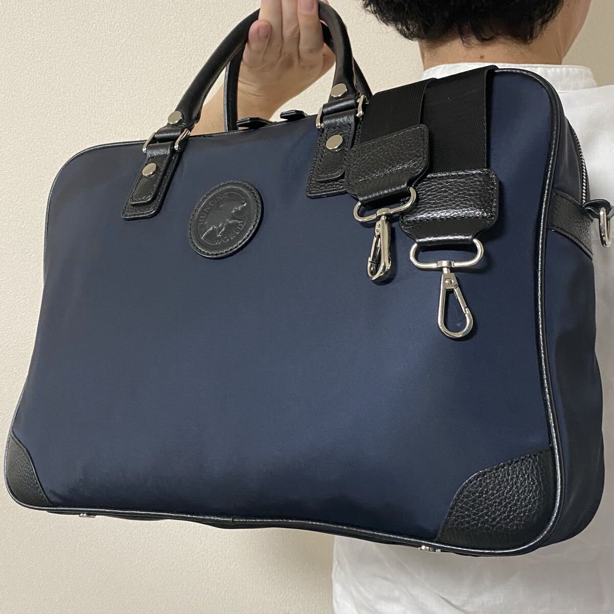 現行モデル/未使用級●A4収納●HUNTING WORLD ハンティングワールド メンズ ビジネスバッグ 2way ショルダー 斜め掛け ナイロン×レザー 