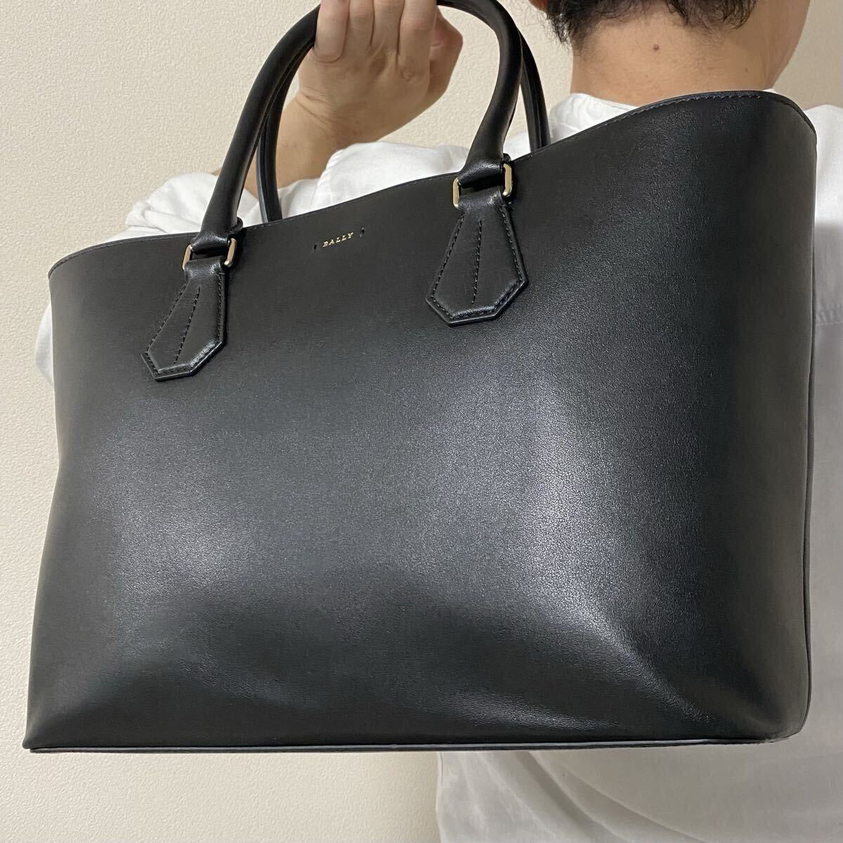 未使用級●A4可●現行近モデル バリー BALLY トートバッグ メンズ 肩掛け ビジネス 大容量 レザー 本革 収納多 書類 通勤 ブラック 黒 １円
