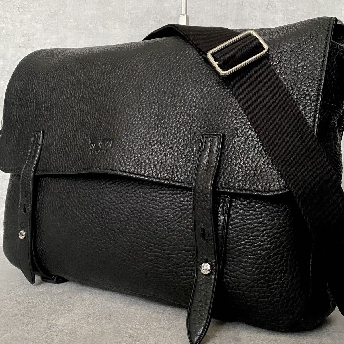 未使用級●大容量●TUMI トゥミ メッセンジャーバッグ ショルダー レザー シボ革 ビジネス メンズ 斜め掛け A4◎フラップ式 ロゴ型押し 黒
