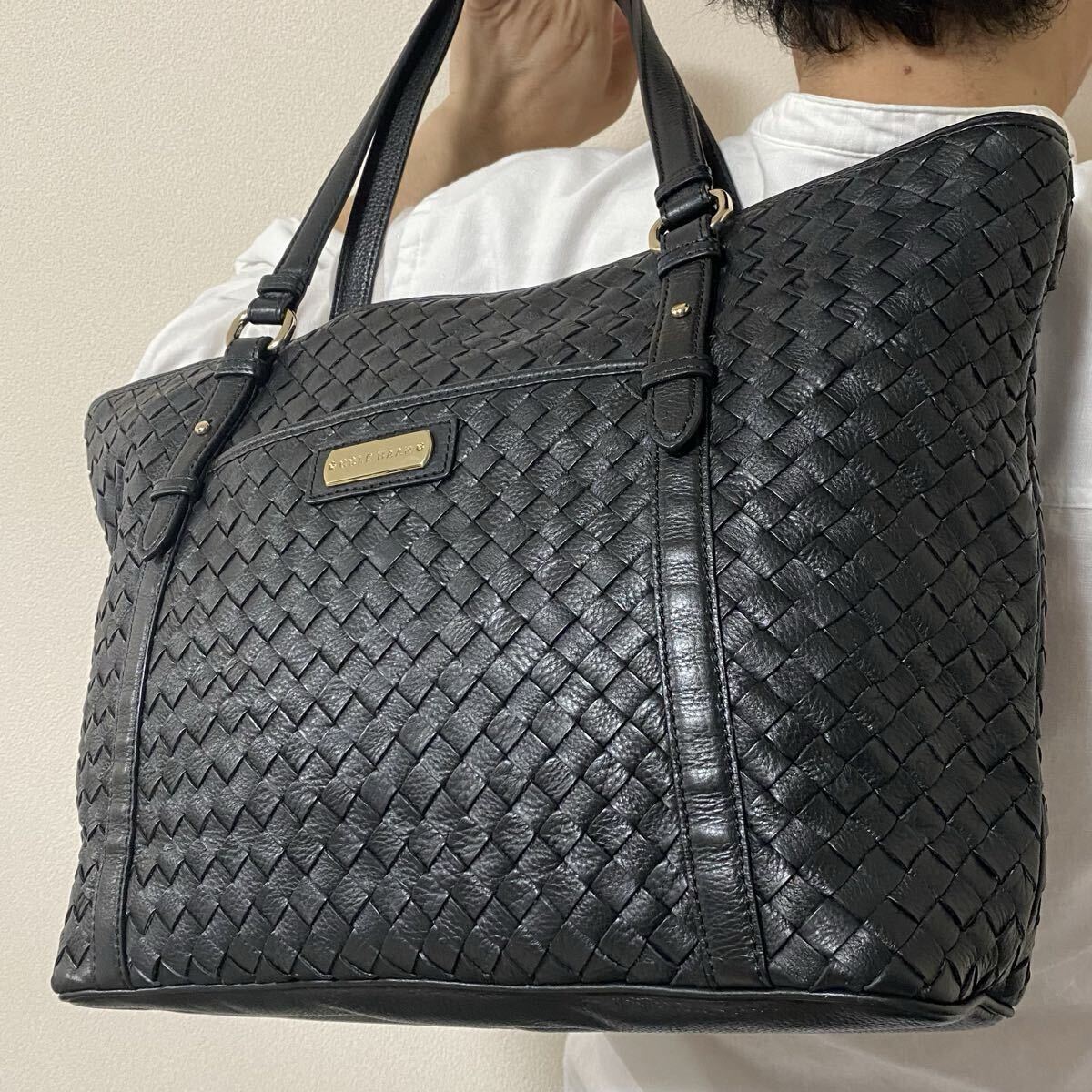 未使用級●大容量●COLE HAAN コールハーン メンズ トートバッグ 肩掛け A4収納 イントレチャート 編み込み レザー 本革 ブラック 黒 １円
