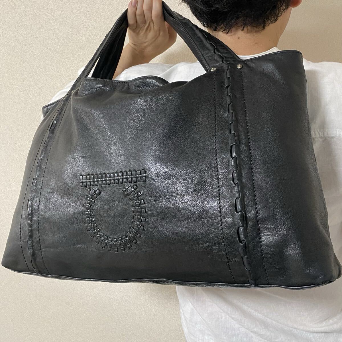極美品●特大!!大容量●フェラガモ Salvatore Ferragamo トートバッグ 肩掛け ビジネス メンズ ガンチーニ A4収納 レザー 本革 ブラック 黒